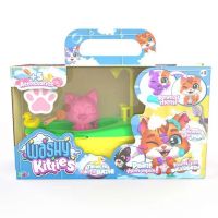 Washy Friends: Color Reveal Pisicuțe de baie cu cadă și accesorii - Szörmi - f/6/f6dd37a14f64e4625f361ee451af705aaa14912660a8a494599a19d1d358b372.jpg