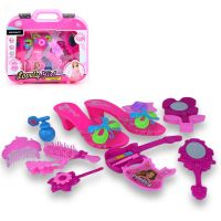 Set de frumusețe cu pantofi, machiaj și accesorii de coafură într-o geantă - s/e/set-de-frumusete-cu-pantofi-machiaj-si-accesorii-de-coafura-intr-o-geanta.jpg