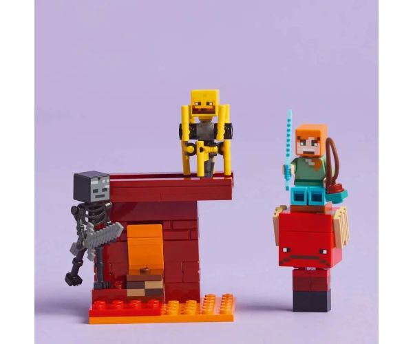 LEGO® Minecraft: Bătălia la lacul de lavă subteran (3299)