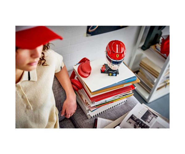 LEGO® Editions: Cască Scuderia Ferrari HP Charles Leclerc (43014)