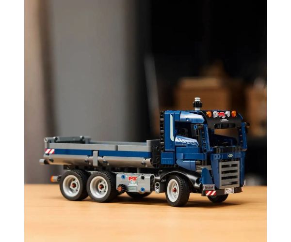 LEGO® Technic: Camion cu platformă basculantă (42203)