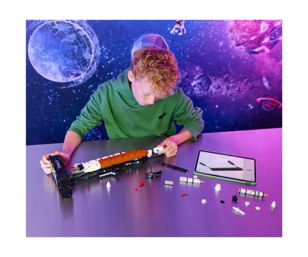 LEGO® Technic: Sistemul de lansare a rachetei NASA Artemis (42221)