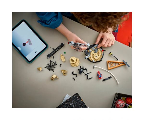 LEGO® Marvel: Bătălia uriașă dintre Spider-Man și Sandman (76334)