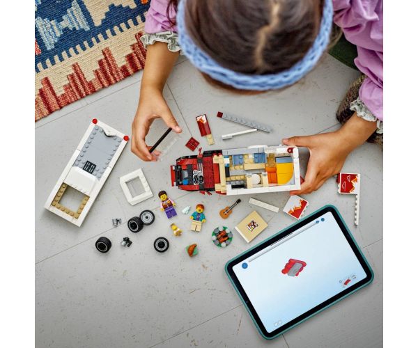 LEGO® City: Rulotă pentru vacanțe aventuroase (60454)