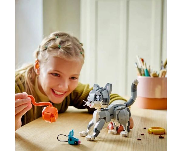 LEGO® Creator: Pisica jucăușă (31163)