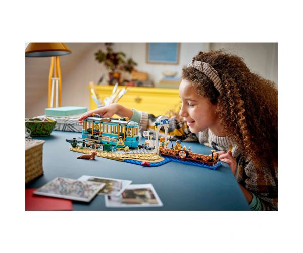 LEGO® City: Tramvai clasic pe plajă (60506)