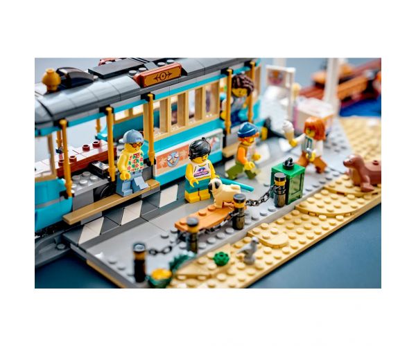 LEGO® City: Tramvai clasic pe plajă (60506)