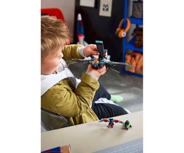 LEGO® Marvel: Răzbunătorii: Trezirea lui Doctor Doom Quinjet (76347)
