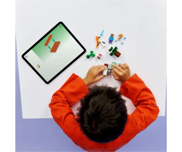 LEGO® Minecraft: Aventurile lui Steve în taiga (21583)