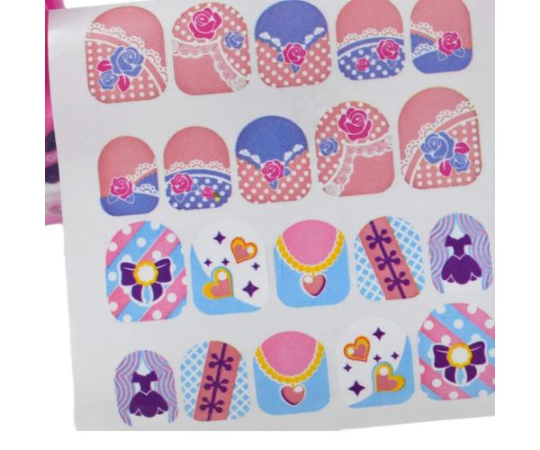 Nail Art: Set manichiura cu valiza, lacuri de unghii si accesorii