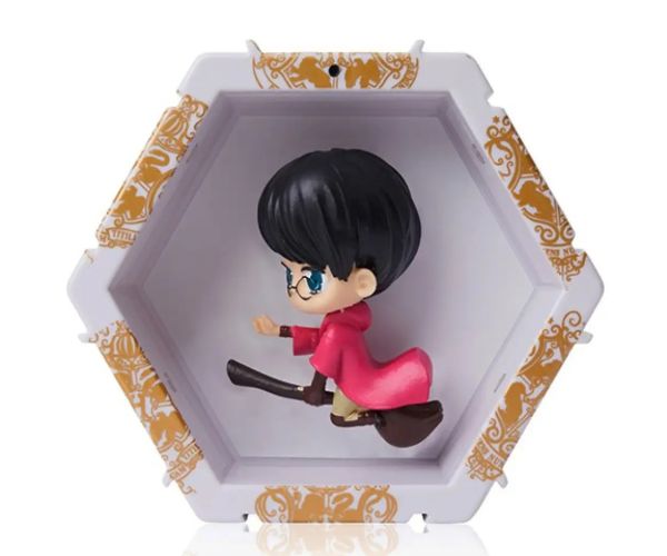 Harry Potter: WOW! POD Lumea vrăjitorilor - Figurina colectabilă Harry cu lumină magică