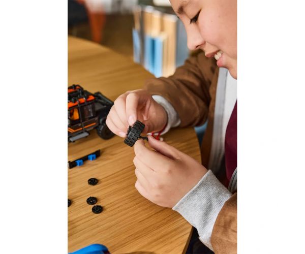 LEGO® Speed Champions: Jaguar Project 7 și Land Rover Defender (77264)