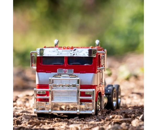 Transformers: Optimus Prime T7 Mașină metalică model 1/32 - Simba Toys