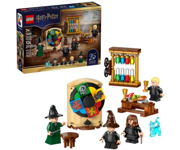 LEGO® Harry Potter: Castelul Hogwarts™: Ceremonia de selecție a Pălăriei de Teslă (76460)
