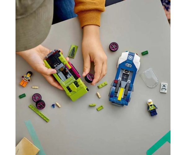 LEGO® City: Urmă de mașină de poliție și mașină sport (60415)