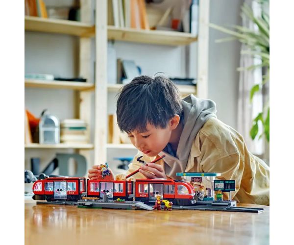 LEGO® City: Tramvai și stație din centrul orașului (60423)