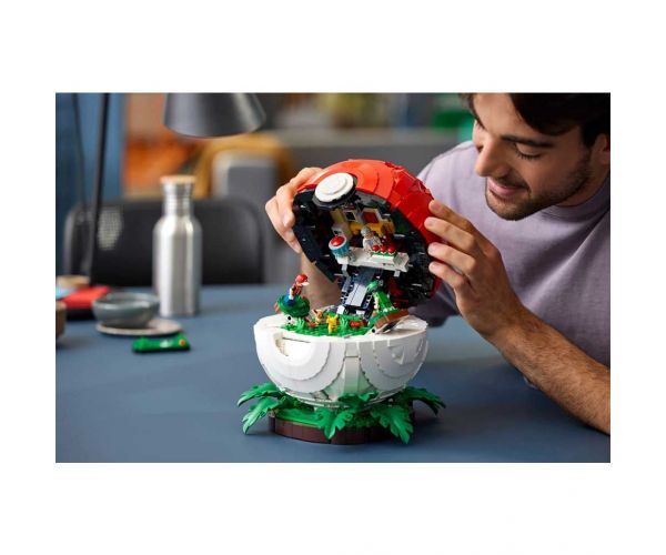 LEGO® Pokémon: Momente Iconice de Antrenor Pokéball (72154)