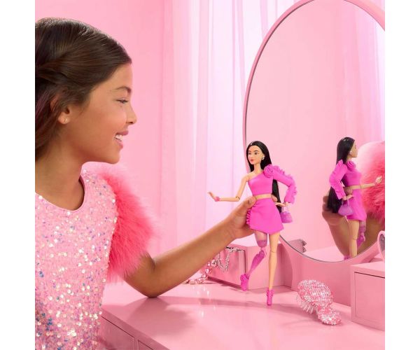 Barbie: Prietene trendy - Papusa cu par negru - Mattel