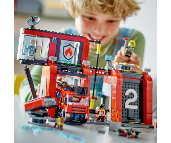 LEGO® City: Stația de pompieri și mașina de pompieri (60414)