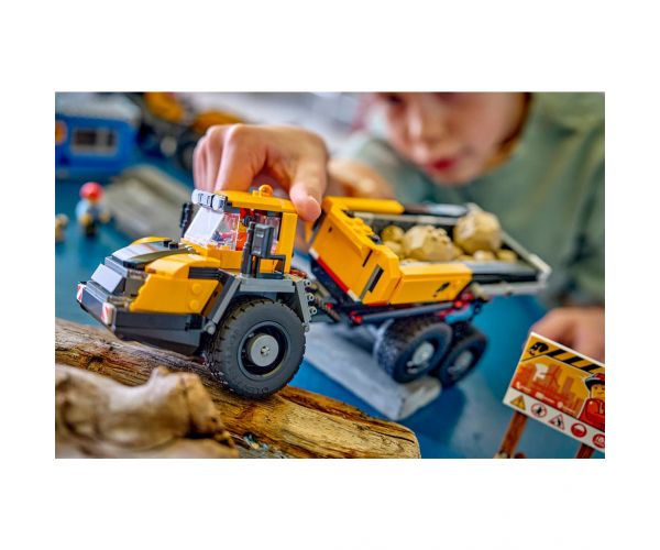 LEGO® City: Excavație și camion cu platformă basculantă (60494)