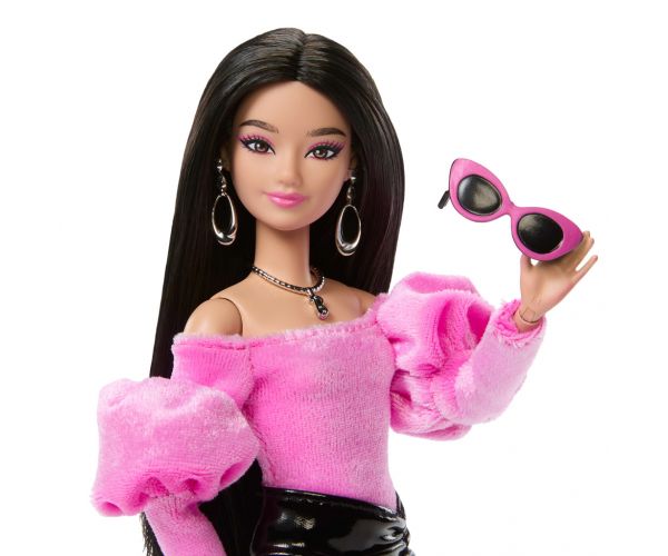 Barbie Prietene Trendy - În Fustă Mini Neagră - Mattel