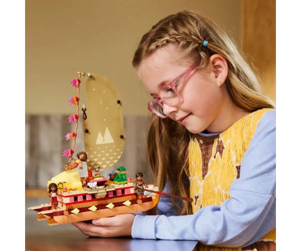 LEGO® Disney: Canoe-ul lui Vaiana plin de aventuri (43270)
