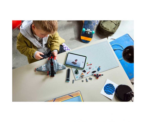 LEGO® Marvel: Răzbunătorii: Trezirea lui Doctor Doom Quinjet (76347)