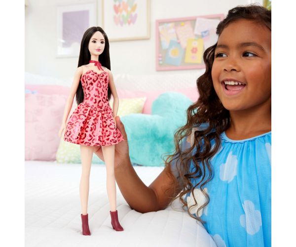 Barbie: Fashionista Prietene cu păr brunet, păpușă de modă stilată în rochie cu model de leopard – Mattel