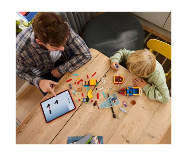 LEGO® Marvel: Nava pirat a echipei de păianjeni (11208)