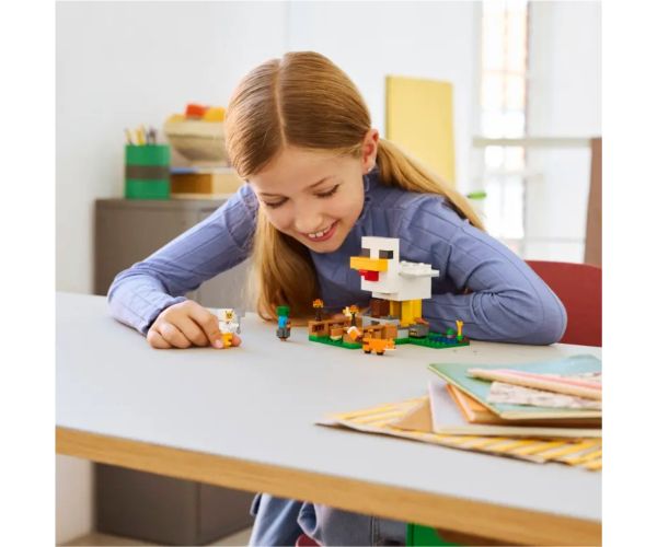 LEGO® Minecraft: Ferma de pui (21585)