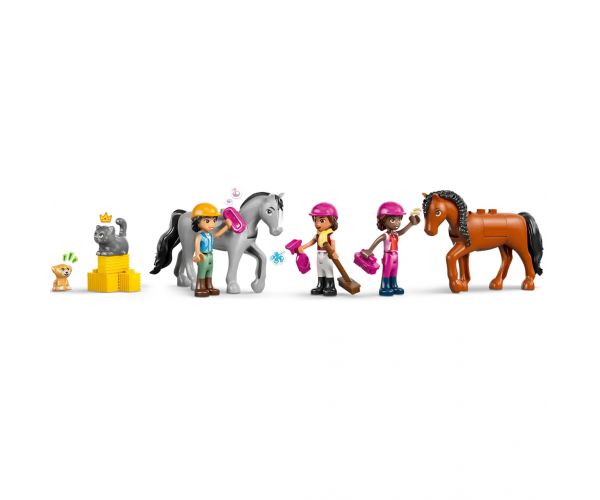 LEGO® Friends: Centru de echitație și școală de călărie (42688)