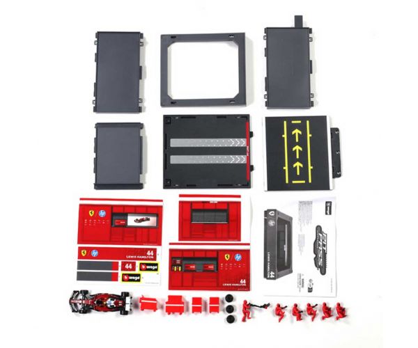 Bburago: Mașină de curse F1 - Ferrari SF-25 Pit / Lewis Hamilton 1/43