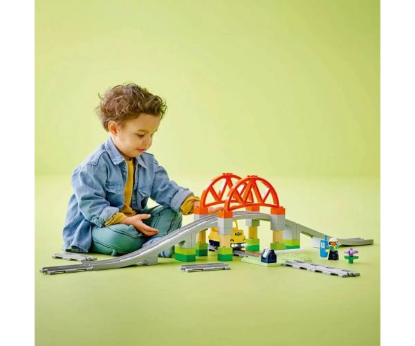 LEGO® DUPLO®: Set de accesorii pentru pod feroviar și șine (10426)