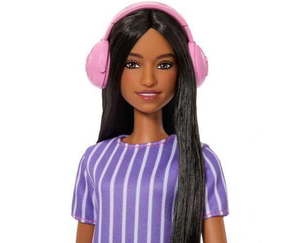 Barbie: Prietene Fashionista păpușă de modă stilată cu căști în rochie mov – Mattel