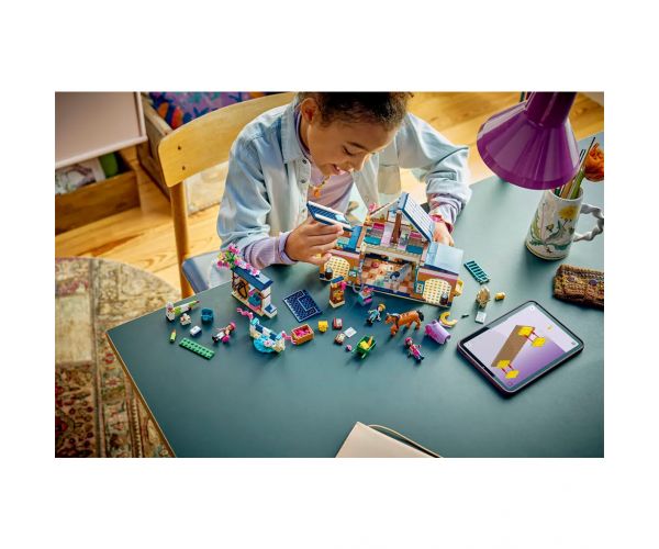 LEGO® Friends: Centru de echitație și școală de călărie (42688)
