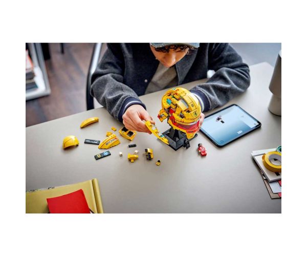 LEGO® Editions: Casca Scuderia Ferrari HP Lewis Hamilton (43022)