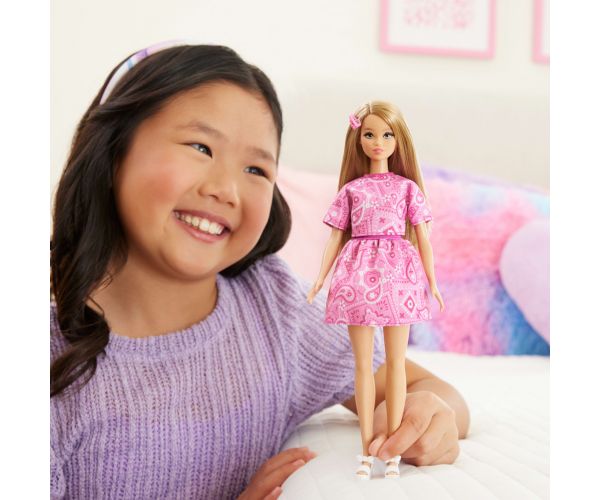 Barbie: Fashionista Prietene stilate păpușă de modă cu rochie roz cu model de fular - Mattel