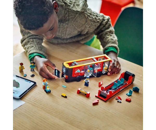 LEGO® City: Autobuz turistic roșu cu etaje (60407)