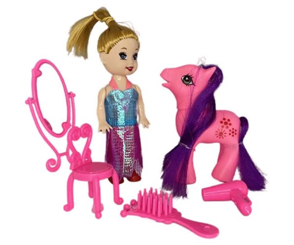 Katie: Păpușa Sandra cu ponei roz si accesorii de coafura 10cm