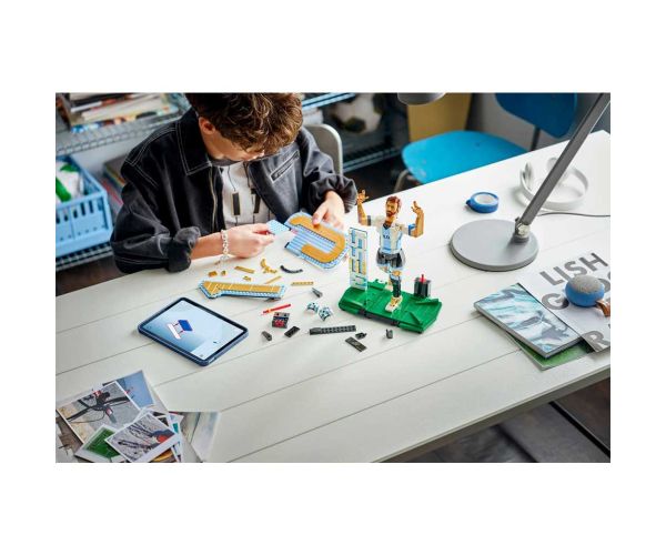 LEGO® Editions: Lionel Messi – Legenda fotbalului (43015)