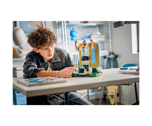 LEGO® Editions: Lionel Messi – Legenda fotbalului (43015)