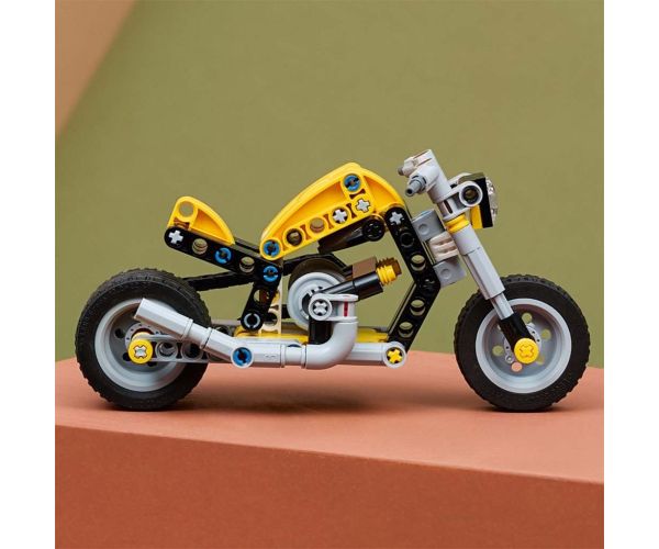 LEGO® Technic: Motocicletă galbenă (42225)