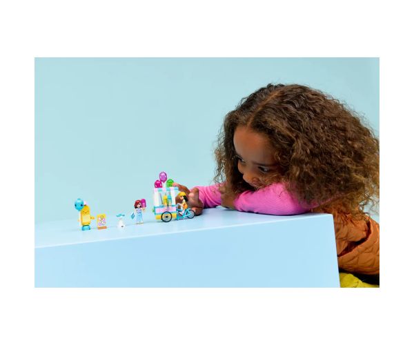 LEGO® Friends: Vânzător de înghețată și baloane (42692)
