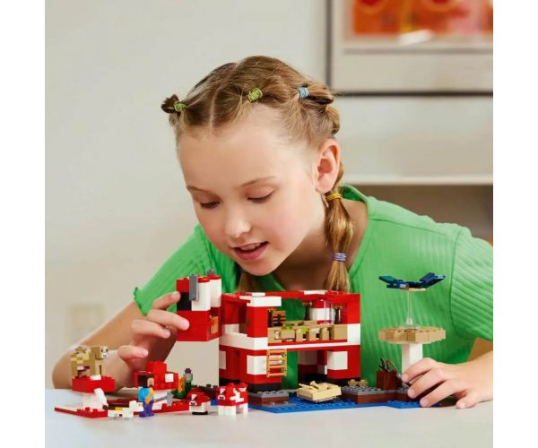 LEGO® Minecraft: Casa muștelor (21270)