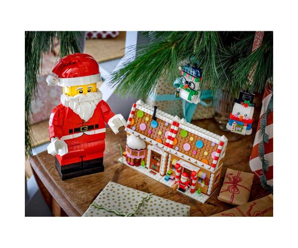 LEGO®: Figurina de Crăciun Moș Crăciun de mari dimensiuni (40820)