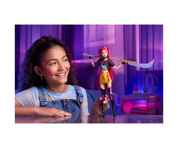 K-Pop Demonii Vânătorii: Mira păpușă de modă cu armă – Mattel