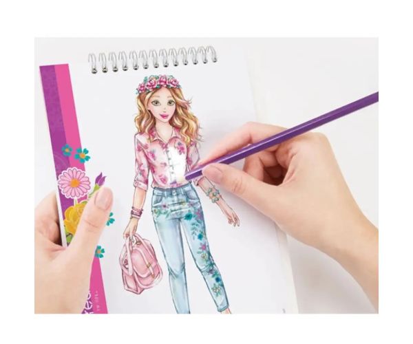 Make it Real: Caiet de schițe pentru designeri de modă cu accesorii - Rochii romantice