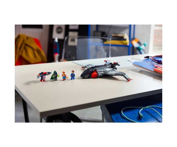 LEGO® Marvel: Răzbunătorii: Trezirea lui Doctor Doom Quinjet (76347)