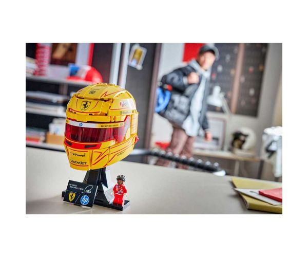 LEGO® Editions: Casca Scuderia Ferrari HP Lewis Hamilton (43022)