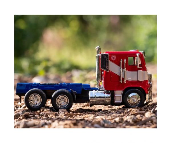 Transformers: Optimus Prime T7 Mașină metalică model 1/32 - Simba Toys